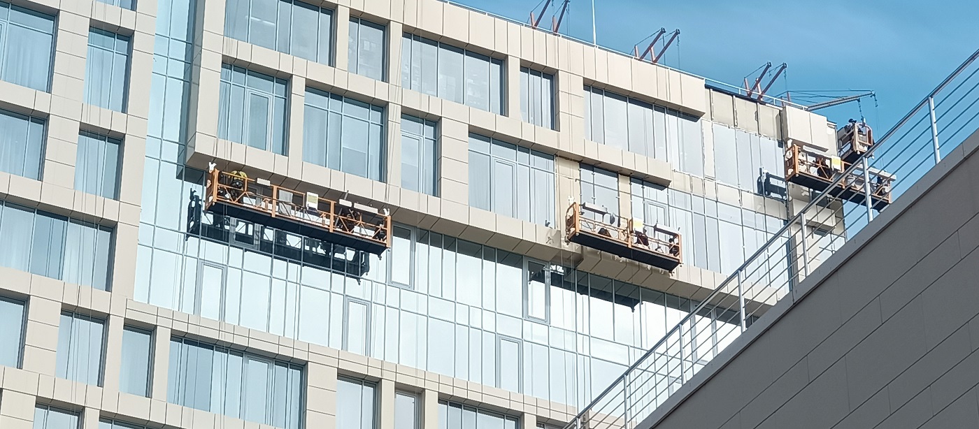 Услуги специалистов по мойке остекления и фасада зданий в Ненецком АО