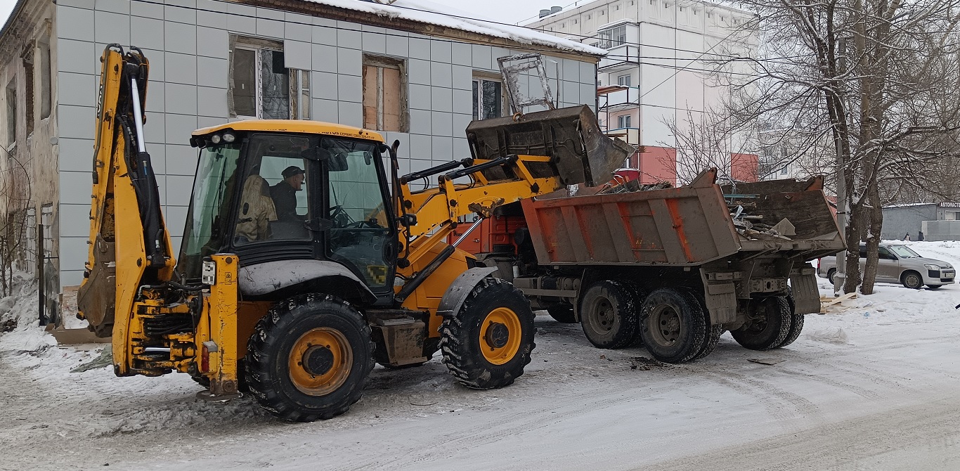 Уборка и вывоз строительного мусора, ТБО с помощью экскаватора и самосвала в Ненецком АО